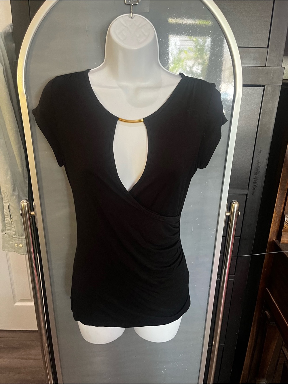 Y2K Guess Black‎ Short-Sleeve Keyhole wrap Top with Gold Accent M